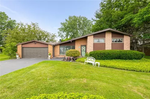 1460 Schlegel Rd, Webster, NY 14580