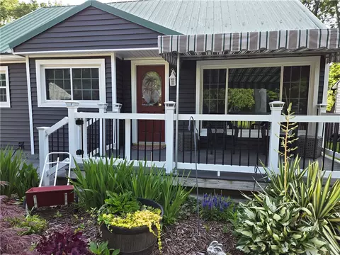139 Van Mara Dr, North Syracuse, NY 13212