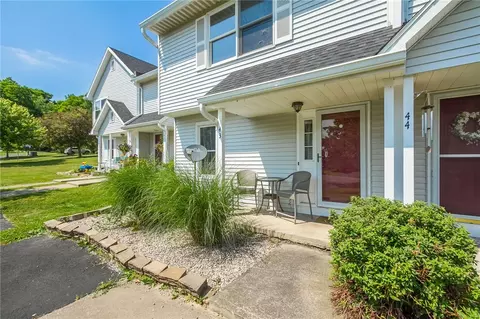 43 Old Meadow Ct, Livonia, NY 14487