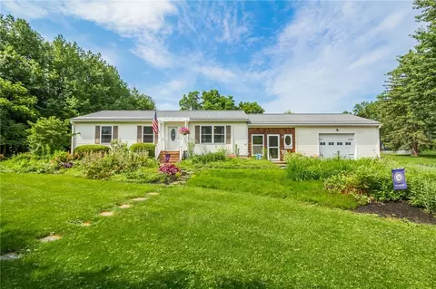 1657 Elise Renee Dr, Savannah, NY 13146