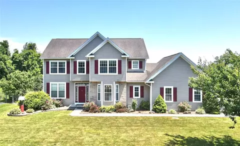 2 Country Meadow Way, Parma, NY 14468