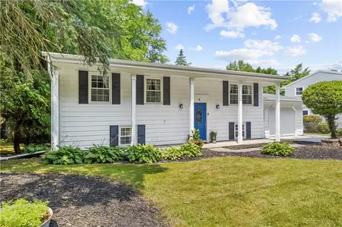 31 Lynaugh Rd, Victor, NY 14564