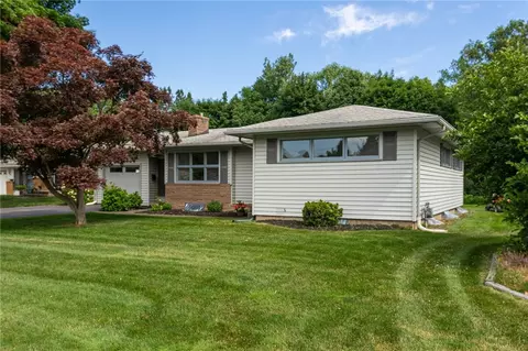 106 Harmony Ln, Irondequoit, NY 14622