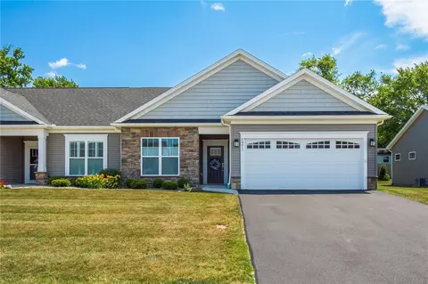 5971 Redfield Dr, Farmington, NY 14425