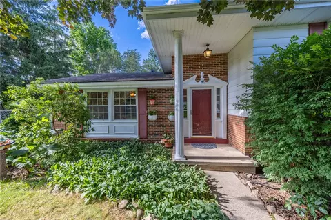 4 Musket Ln, Pittsford, NY 14534