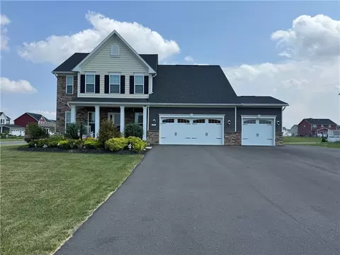 5981 Amber Dr, Farmington, NY 14425