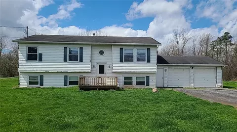 1848 Auburn Rd, Seneca Falls, NY 13148