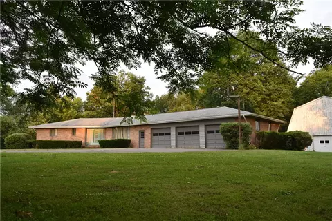 1388 Mertensia Rd, Farmington, NY 14425