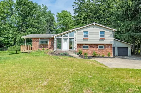 44 Hogan Rd, Perinton, NY 14450