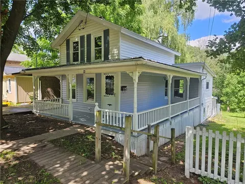 96 Maple St, Lyons, NY 14489
