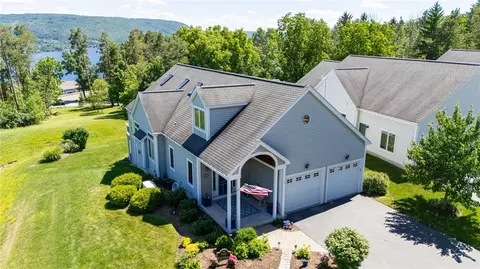 5559 Lakewood Trl, South Bristol, NY 14424