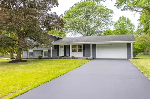 37 Round Trail Dr, Pittsford, NY 14534
