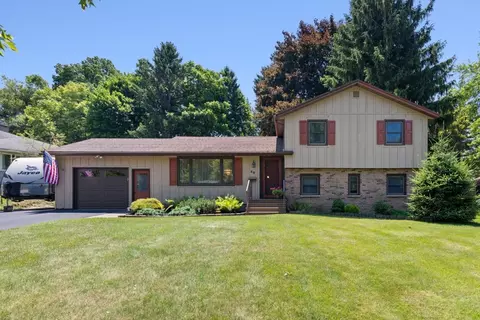 49 Kindlewood Ln, Irondequoit, NY 14617