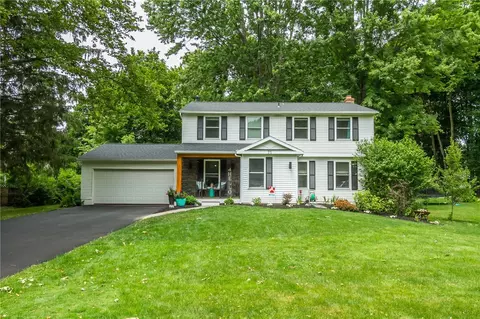 71 Brougham Dr, Penfield, NY 14526