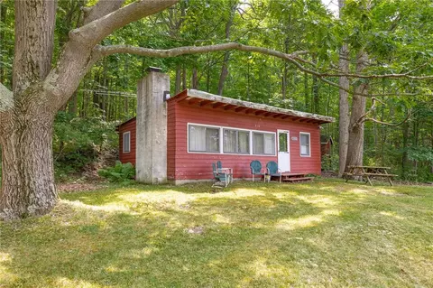 8025 Farview Dr, Bristol, NY 14471