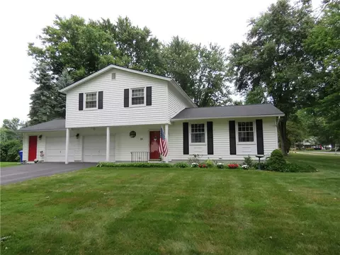 55 Citrus Dr, Gates, NY 14606