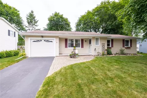 20 Maridana Dr, Perinton, NY 14450