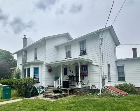 39 S Lake Ave, Bergen, NY 14416