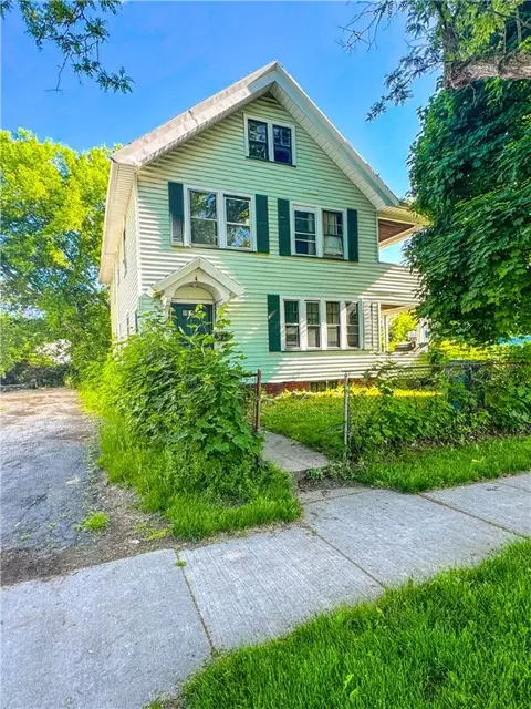 2 Carthage Dr, Rochester, NY 14621