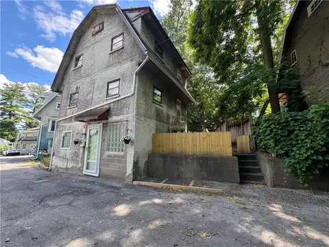 2 Forest Rd, East Rochester, NY 14445