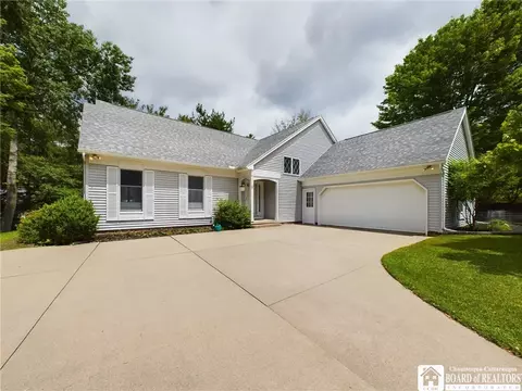 1 Woodview Ct, Olean, NY 14760