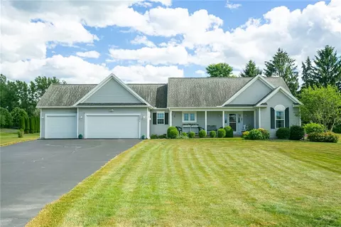 5571 Holtz Rd, Farmington, NY 14425