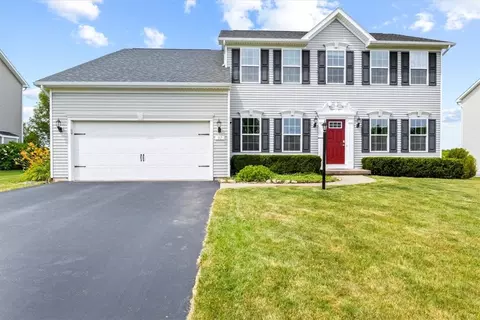 31 Kings Mill Ct, Penfield, NY 14526