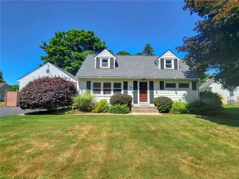 8 Sunnyside Ln, Chili, NY 14514