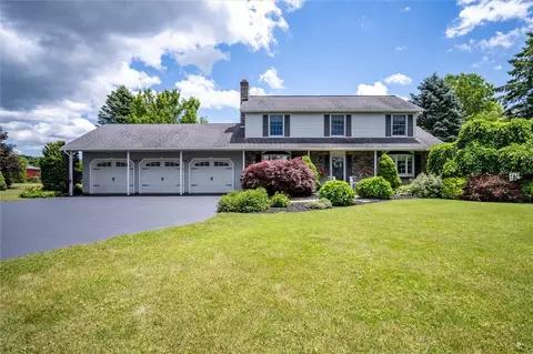 115 Bowerman Rd, Farmington, NY 14425