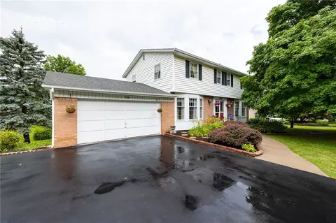 36 Barnfield Rd, Pittsford, NY 14534
