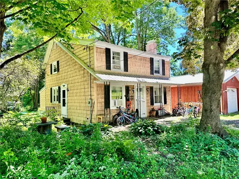 10 Maple St, Milford, NY 13807