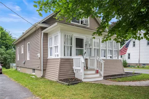 1686 Division St, Palmyra, NY 14522
