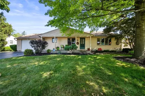 74 Little Tree Ln, Parma, NY 14468
