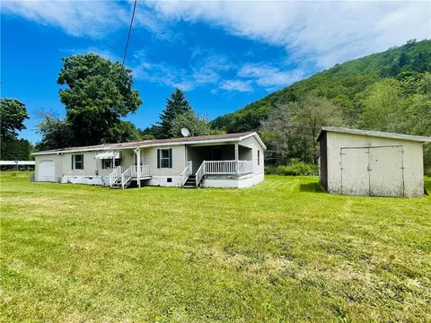 7 Edgewood Dr, Cohocton, NY 14826