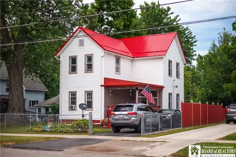 220 Lincoln Ave, Dunkirk, NY 14048