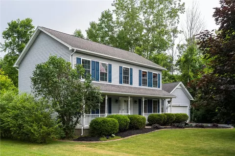 31 Traciann Dr, Hamlin, NY 14464