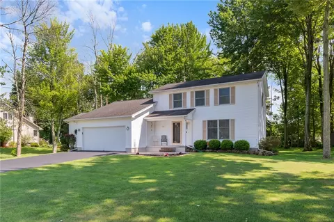 2104 Stonehedge Dr, Ontario, NY 14519