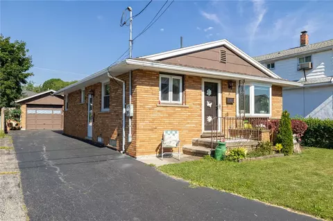 21 Elm Pl, Rochester, NY 14609