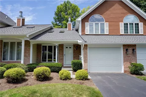 82 Eaglesfield Way, Perinton, NY 14450