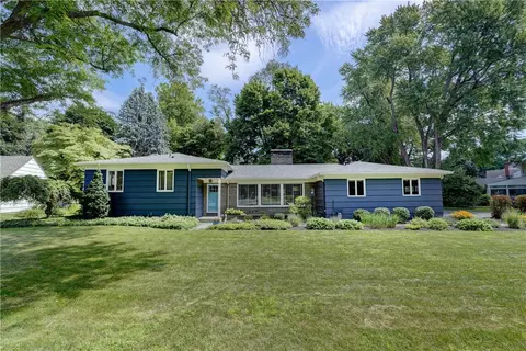 40 Alpine Dr, Rochester, NY 14618