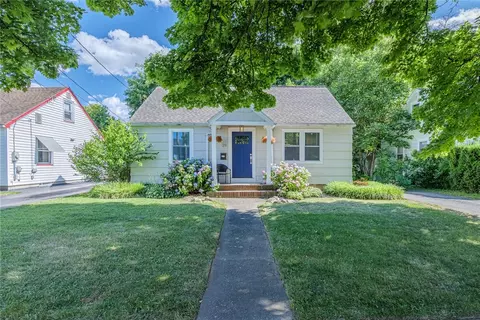 39 Lynbrook Dr, Rochester, NY 14609