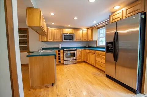 832 Dewitt Rd, Webster, NY 14580 photo 4