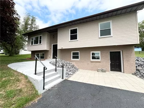 24 Westwood Dr, Auburn, NY 13021