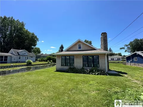 2385 Lakeside Dr, Busti, NY 14710