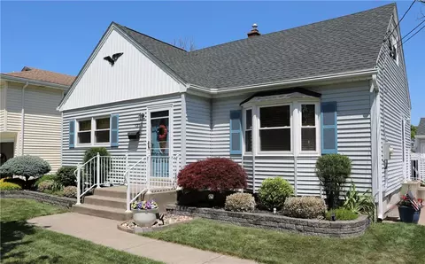 131 Homestead Dr, North Tonawanda, NY 14120