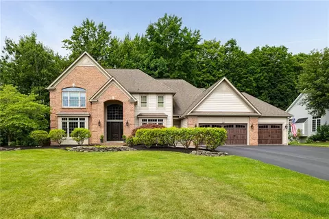 25 Royale Dr, Perinton, NY 14450