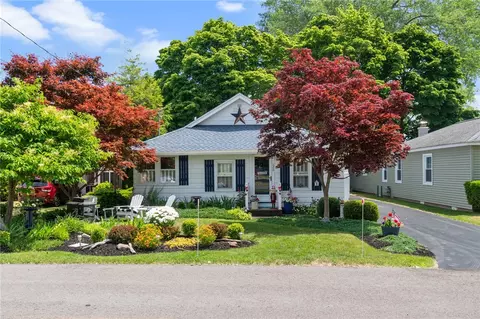 7570 4th St, Sodus Point, NY 14555