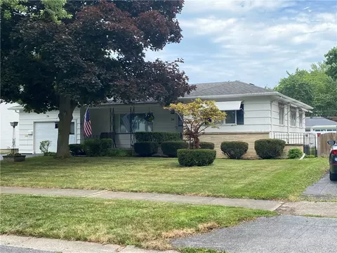 26 Caren Dr, Irondequoit, NY 14622