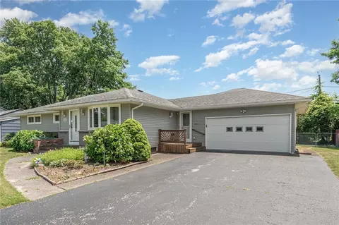 55 Stanridge Ct, Irondequoit, NY 14617 photo 2
