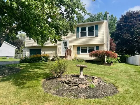 42 Willhurst Dr, Gates, NY 14606